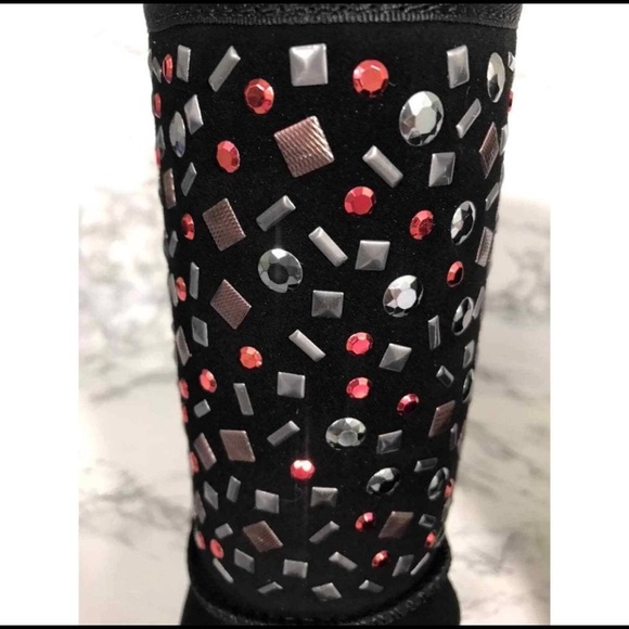 NIB UGG Woman's Classic Shorts Stud ll Boots SZ 7. - Picture 9 of 11